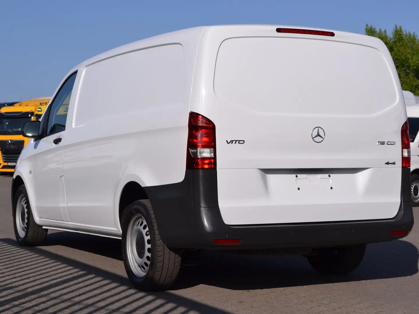Mercedes-Benz Vito Vito 116 CDI 4Matic 4x4 lang  Automatik 9G Weiß - 2