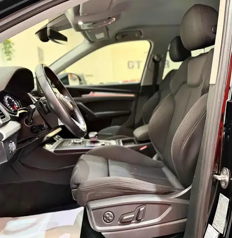 Audi Q5 view 12