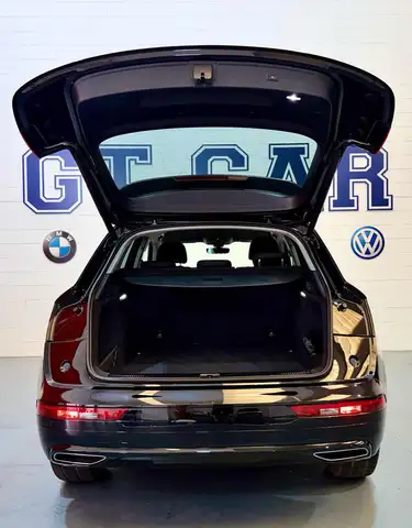 Audi Q5 view 9