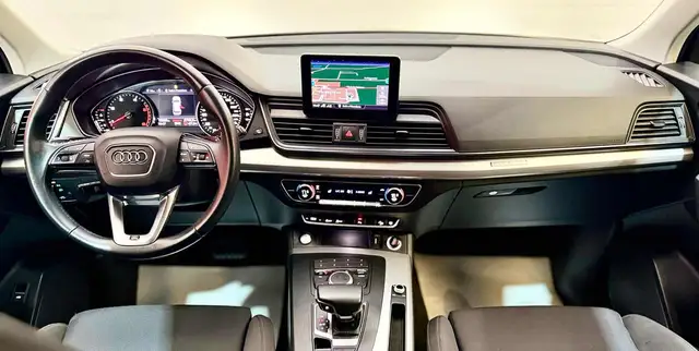 Audi Q5 view 10
