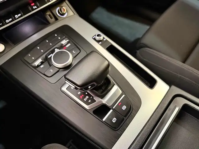 Audi Q5 view 16