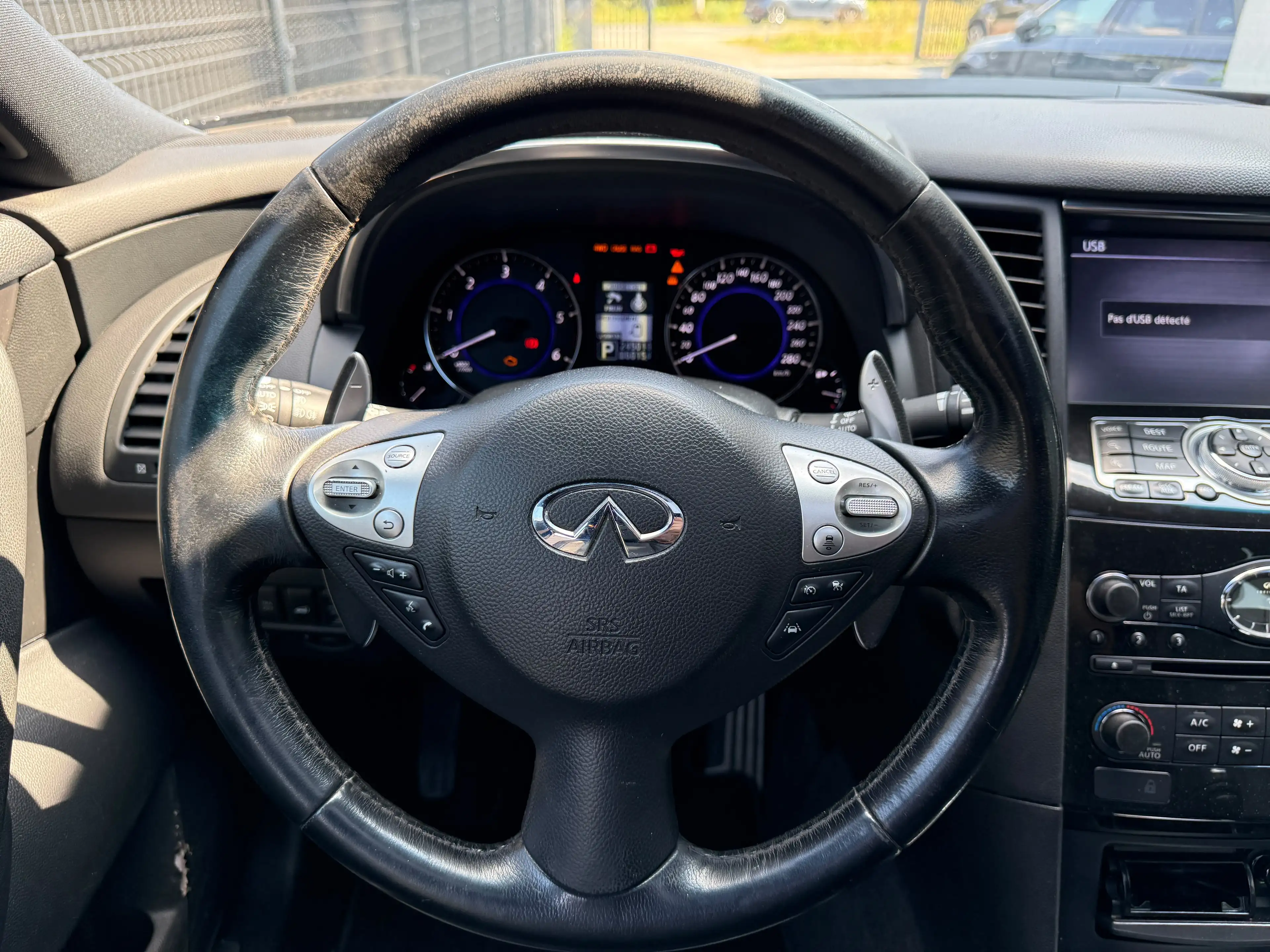 Infiniti QX70 QX70 3.0 D V6 S Premium — photo 14