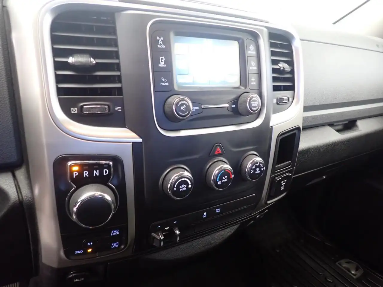RAM 1500 снимка RAM 1500