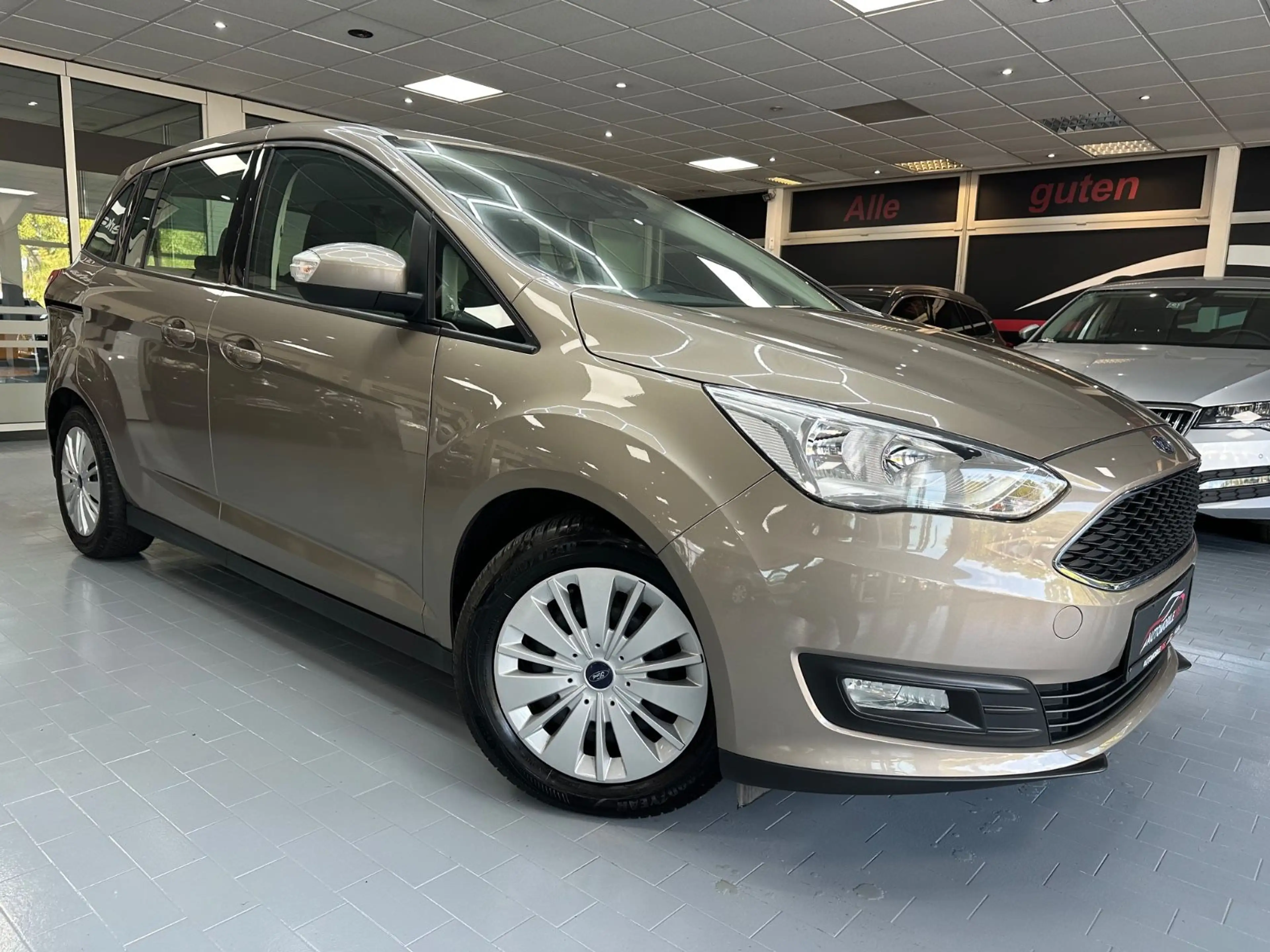 Ford Grand C-Max Grand C-MAX Cool & Connect 1.5 EcoBoost — photo 2