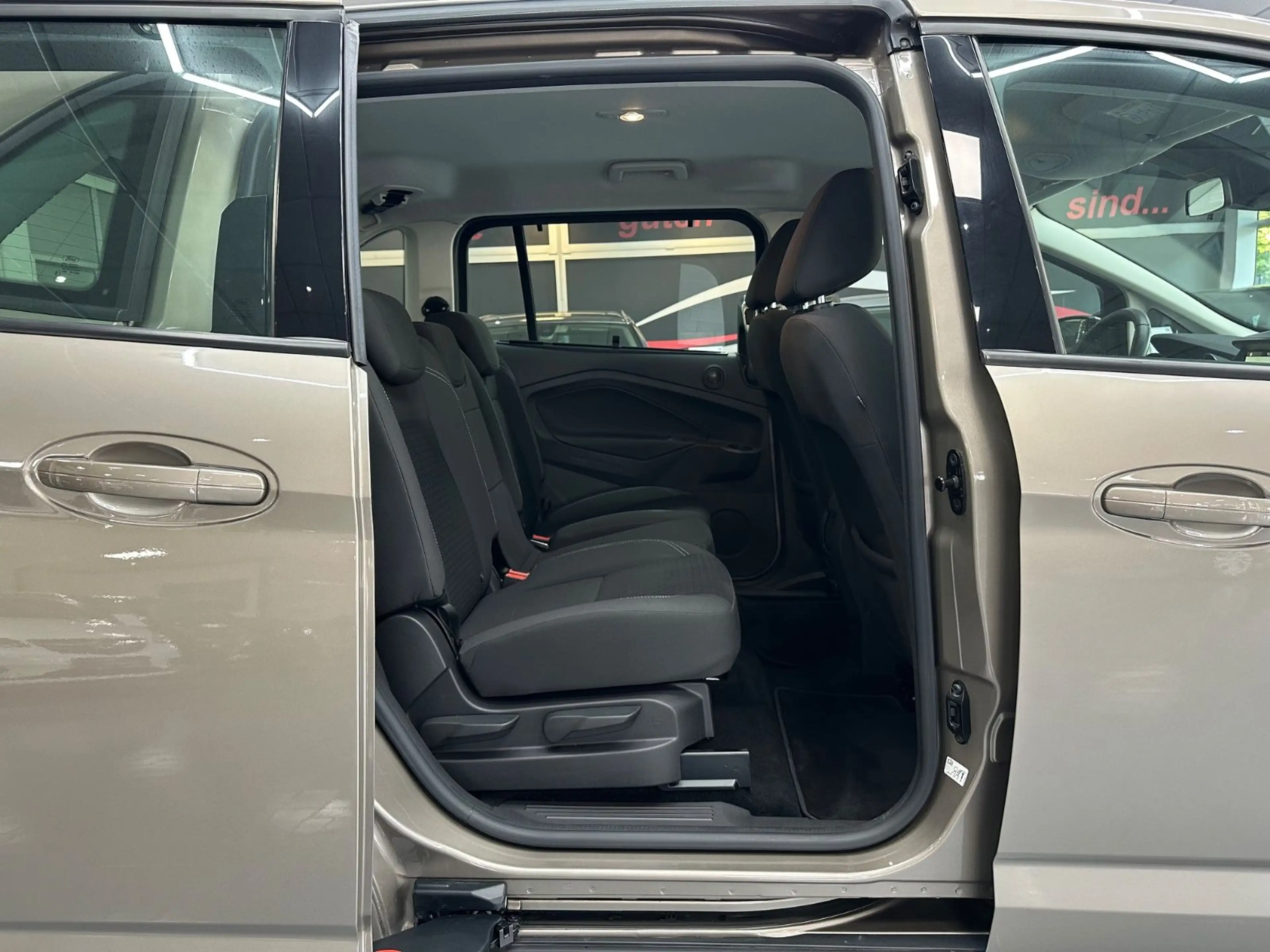 Ford Grand C-Max Grand C-MAX Cool & Connect 1.5 EcoBoost — photo 14