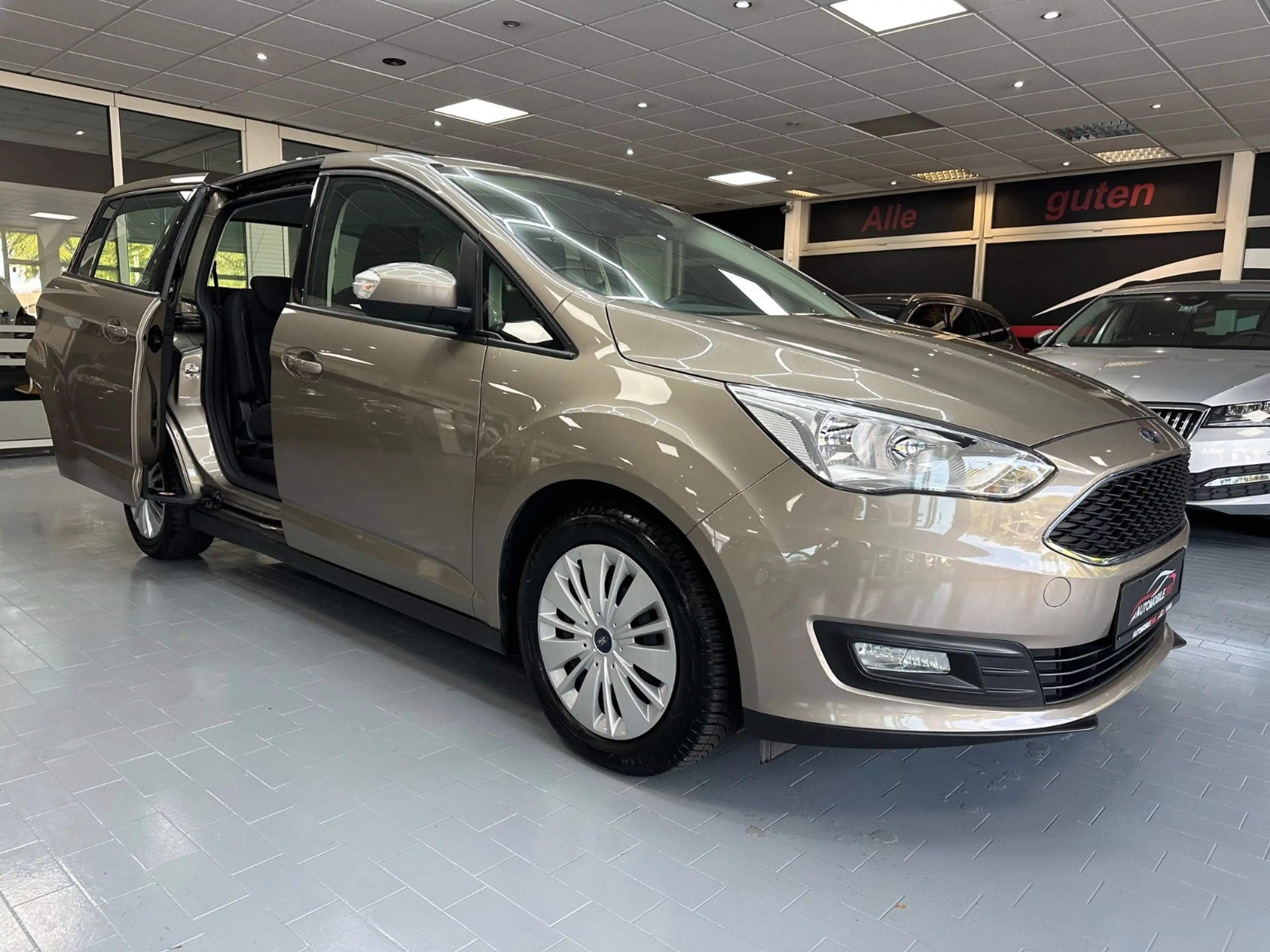 Ford Grand C-Max Grand C-MAX Cool & Connect 1.5 EcoBoost — photo 9