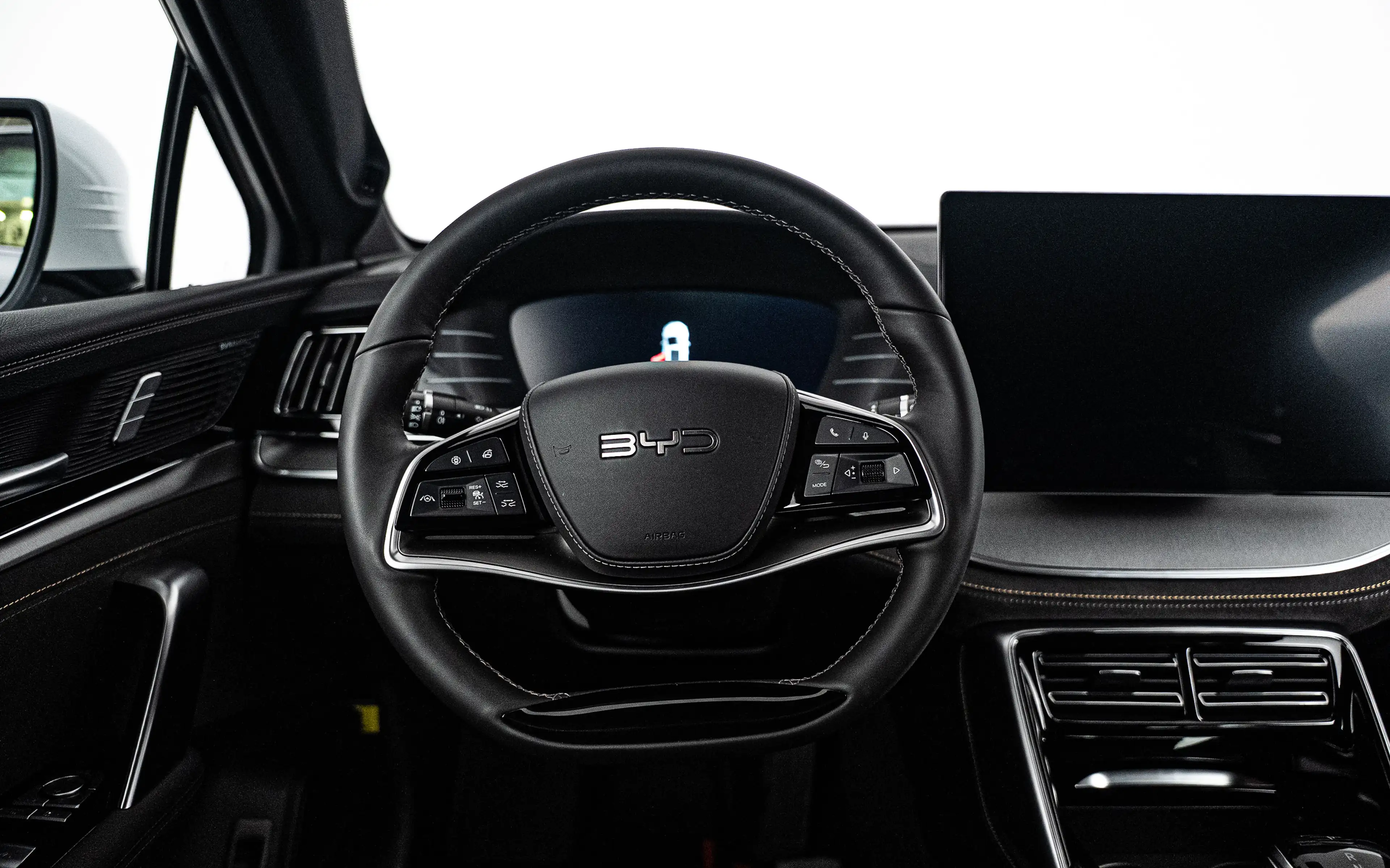 BYD Tang Tang 108.8 kWh Flagship — photo 12