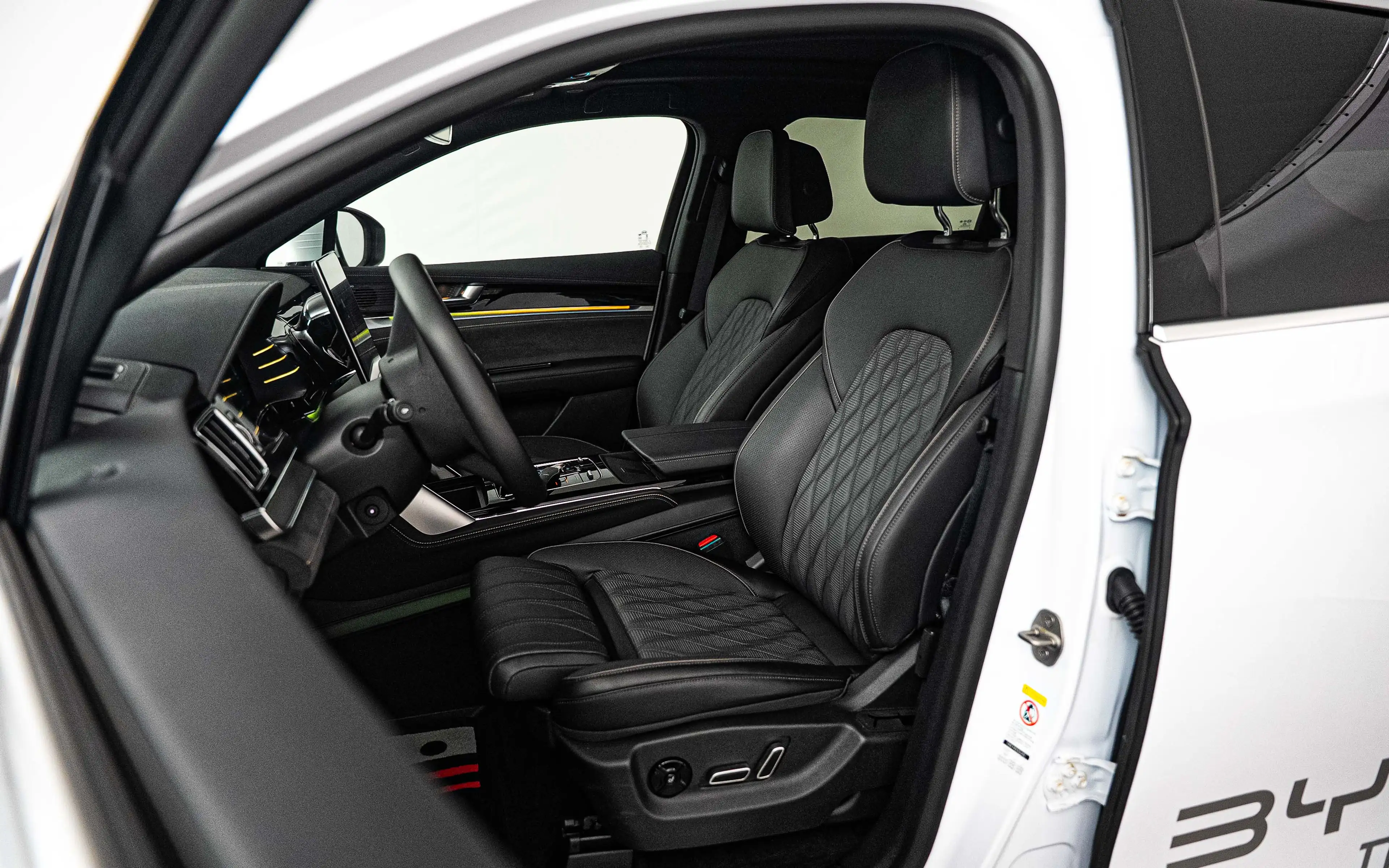 BYD Tang Tang 108.8 kWh Flagship — photo 10