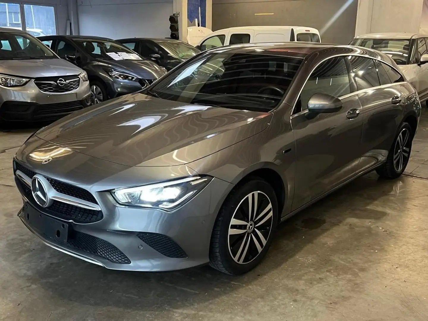 Mercedes-Benz CLA 250 SHOOTING BRAKE Business Solution *NAVI*CAMERA* Šedá - 1
