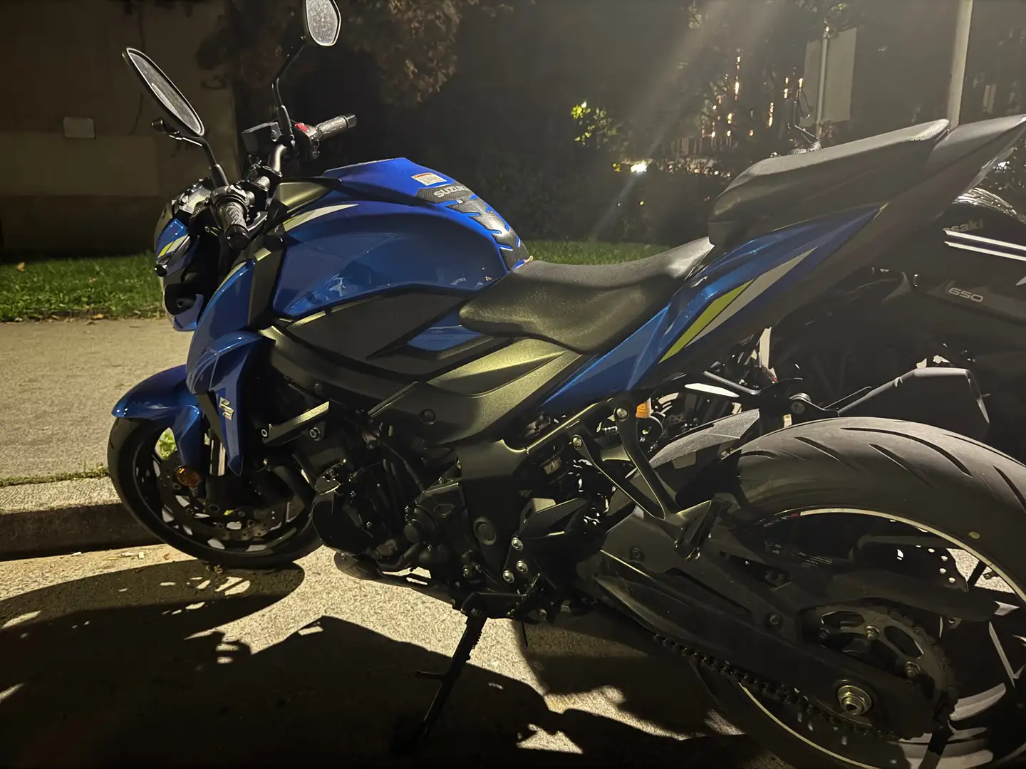 Suzuki GSX-S 750 Garagen gepflegt Blau - 2