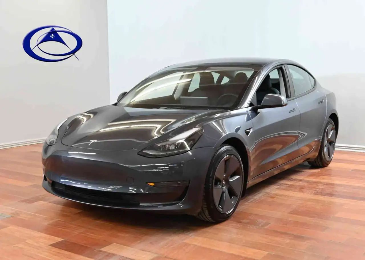 Tesla Model 3 снимка Tesla Model 3