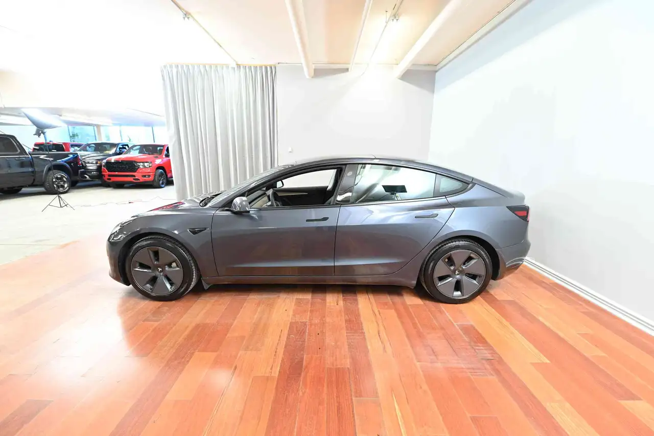 Tesla Model 3 снимка Tesla Model 3