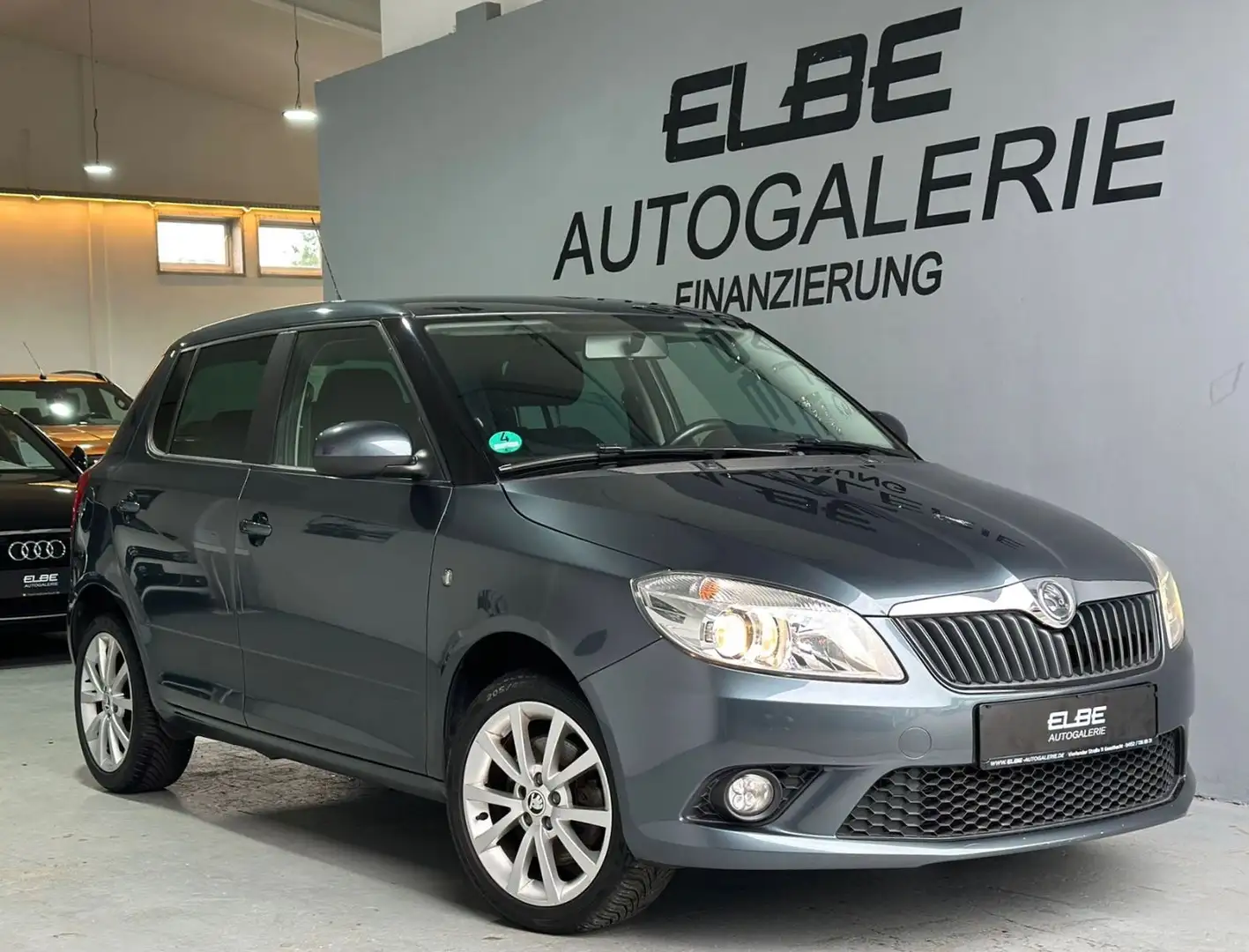 Skoda Fabia 1.2 TSI DSG Best of 1.Hand Klimaaut/SHZ Grau - 1