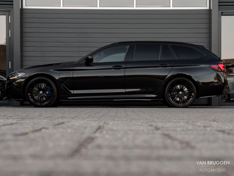 BMW 530 5-serie Touring 530e M-Sport Pano Laser HK-Audio H — photo 11