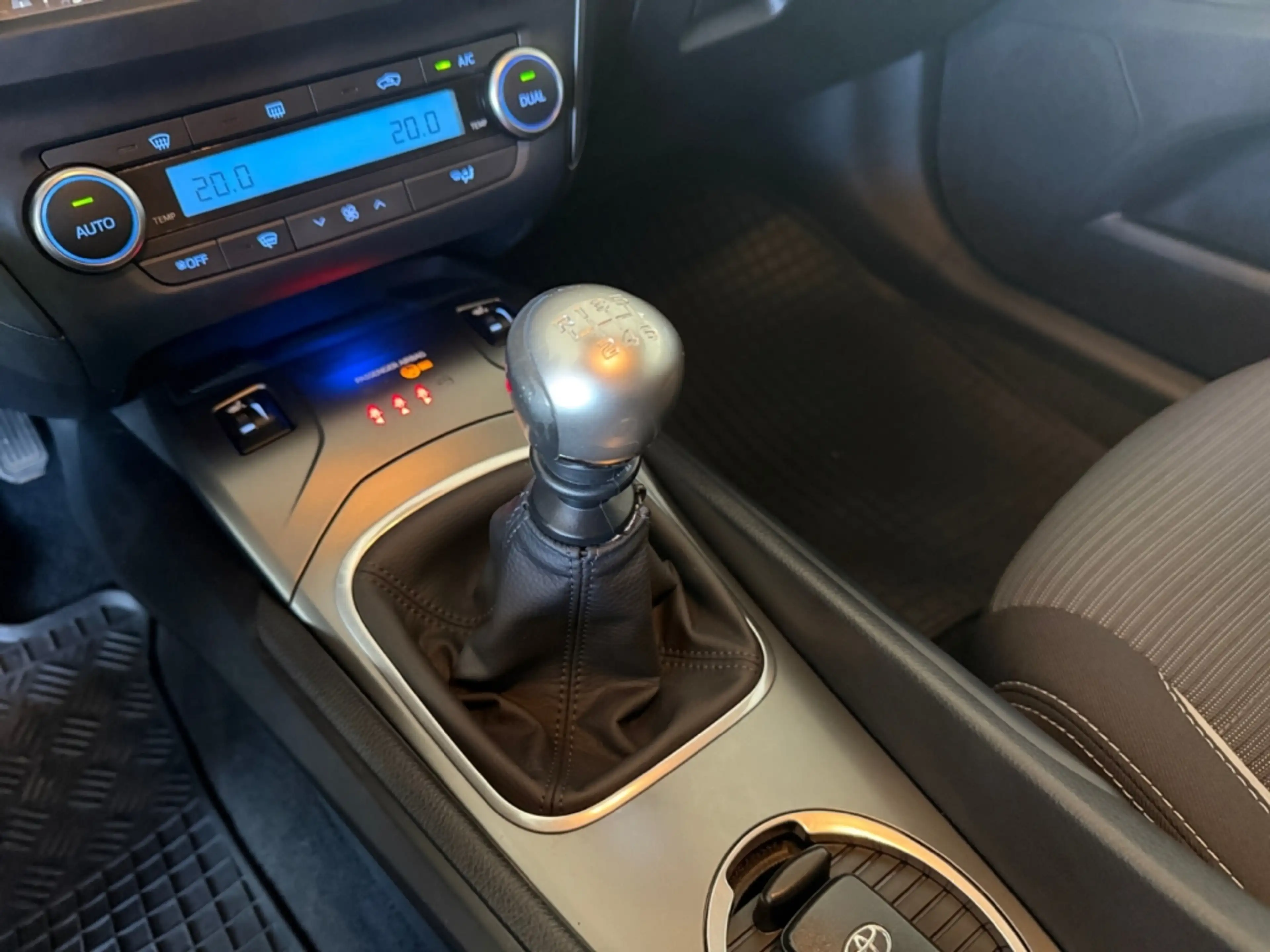 Toyota Avensis 1.8 TS Executive *LED*CAM*Leder*Navi*SHZ* — photo 9