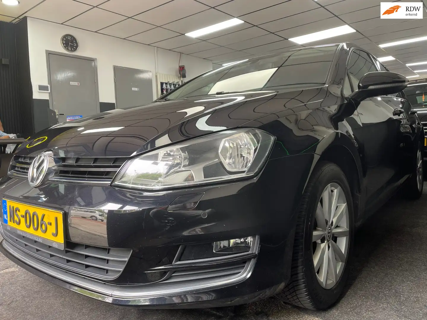 Volkswagen Golf 1.2 TSI Trendline Zwart - 1