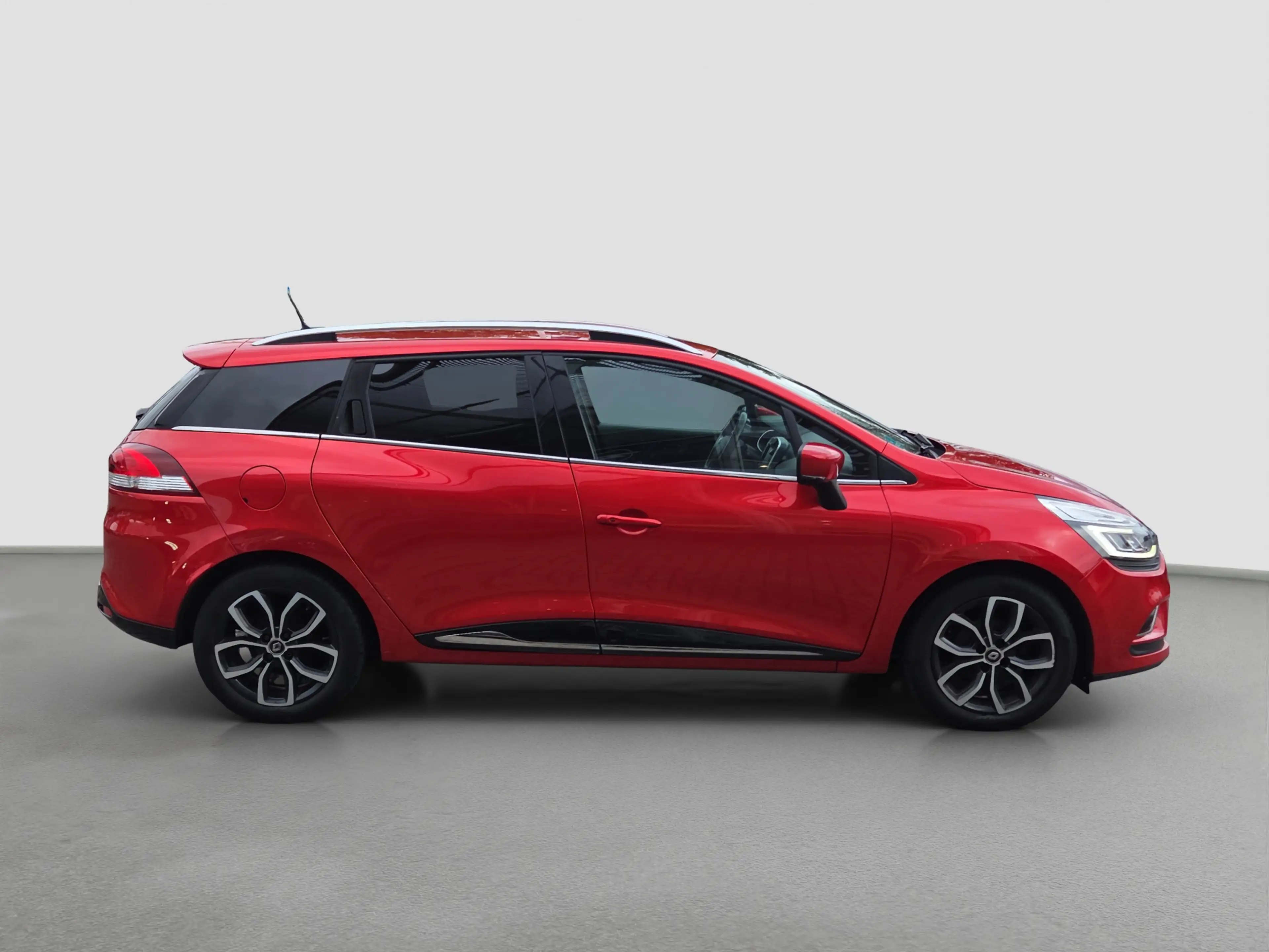 Renault Clio Estate 0.9 TCe Intens Trekhaak | Full map navigati — photo 6