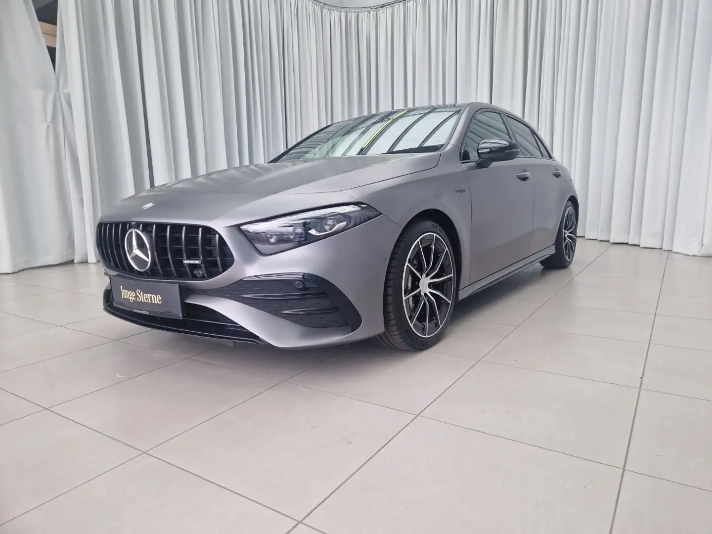Mercedes-Benz A 35 AMG AMG A 35 4MATIC Kompaktlimousine SpurW Grau - 2