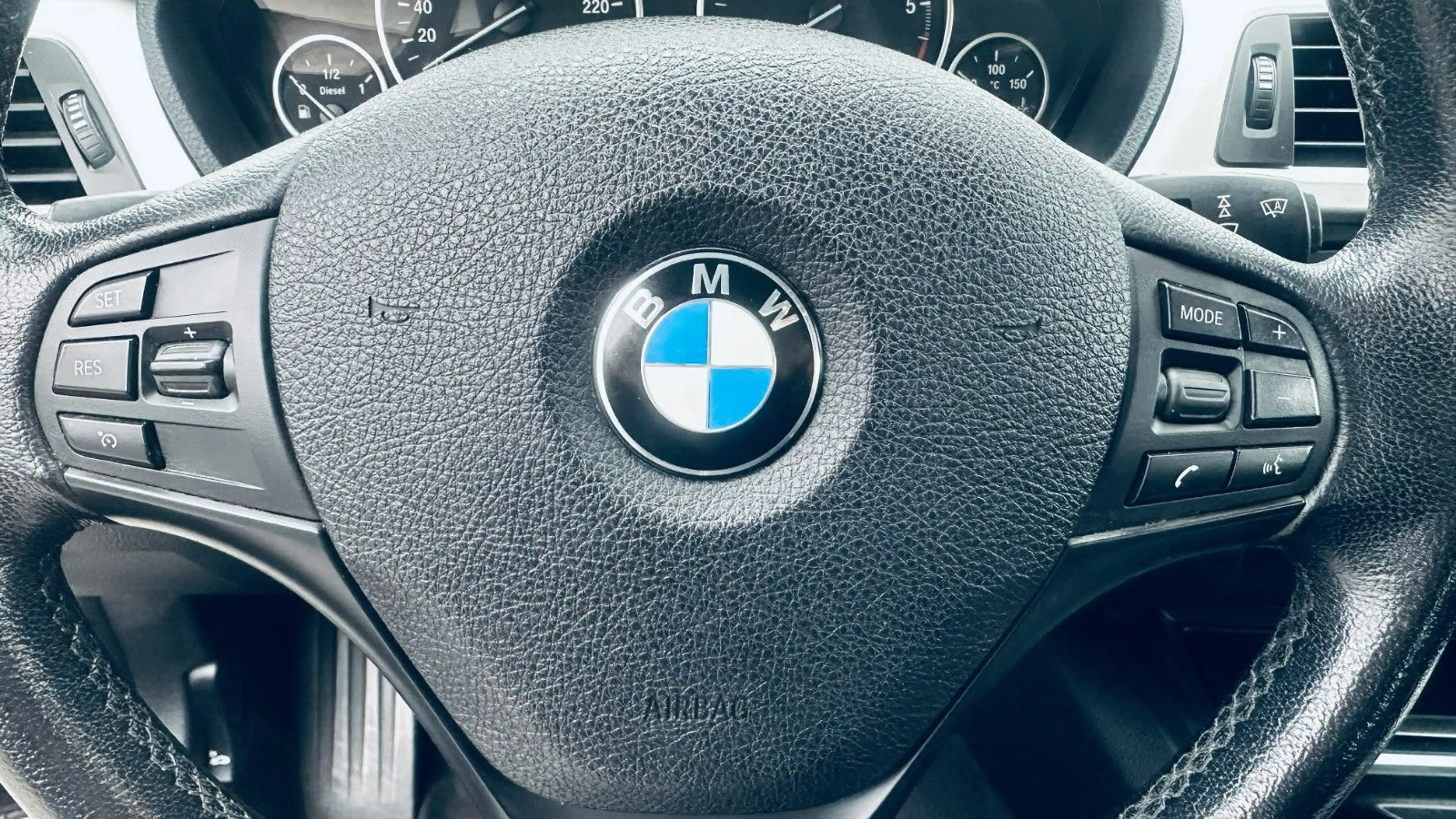 BMW 318 D Touring*Navigationssystem*MP3*AUX*Xenon* — photo 10