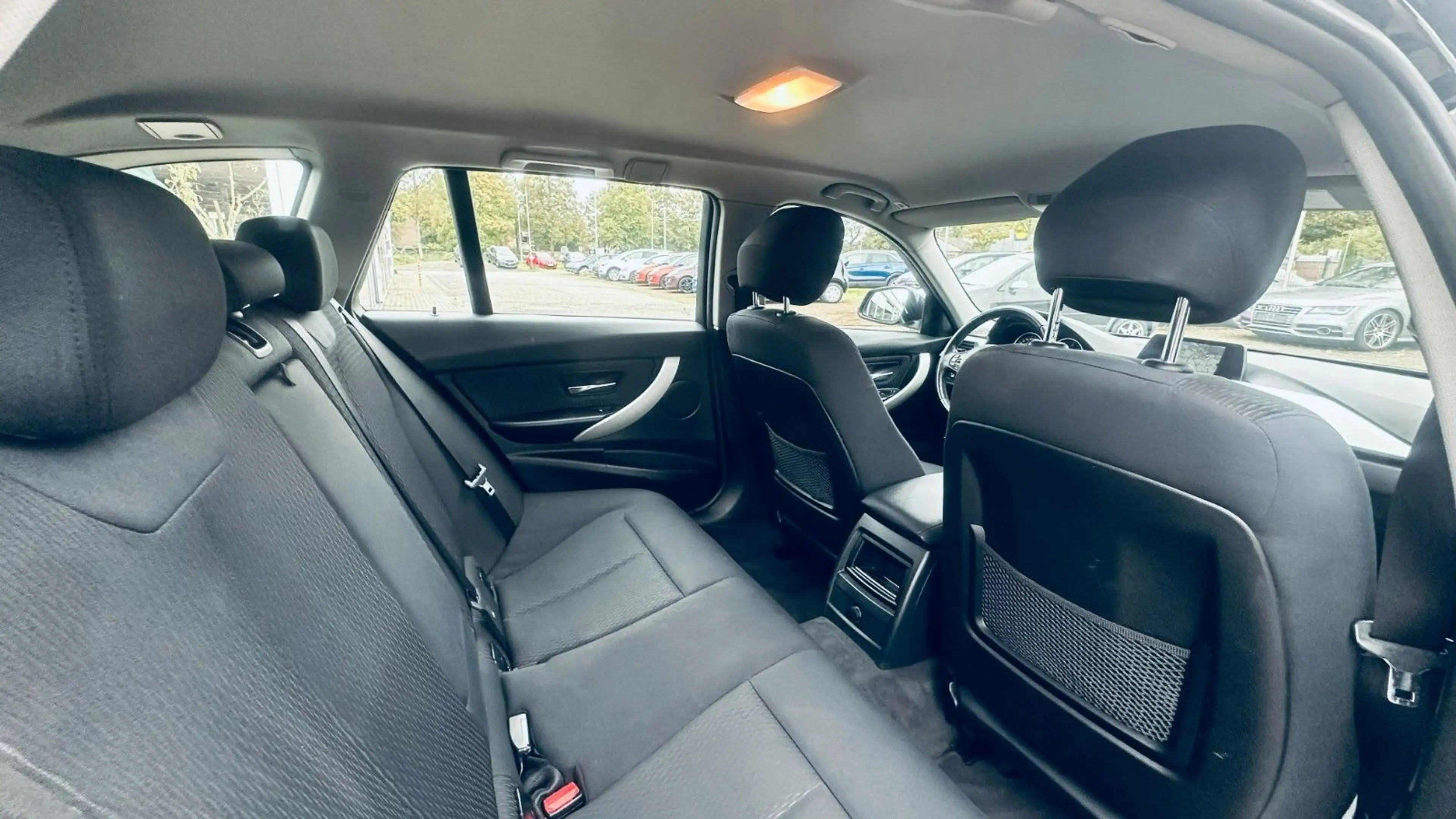 BMW 318 D Touring*Navigationssystem*MP3*AUX*Xenon* — photo 12