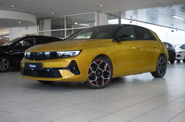 Opel Astra view 3