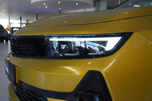 Opel Astra view 5
