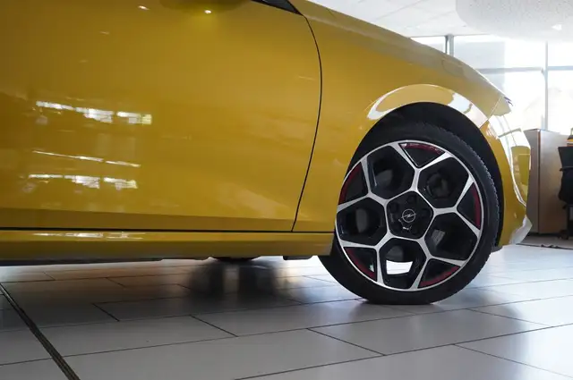 Opel Astra view 8