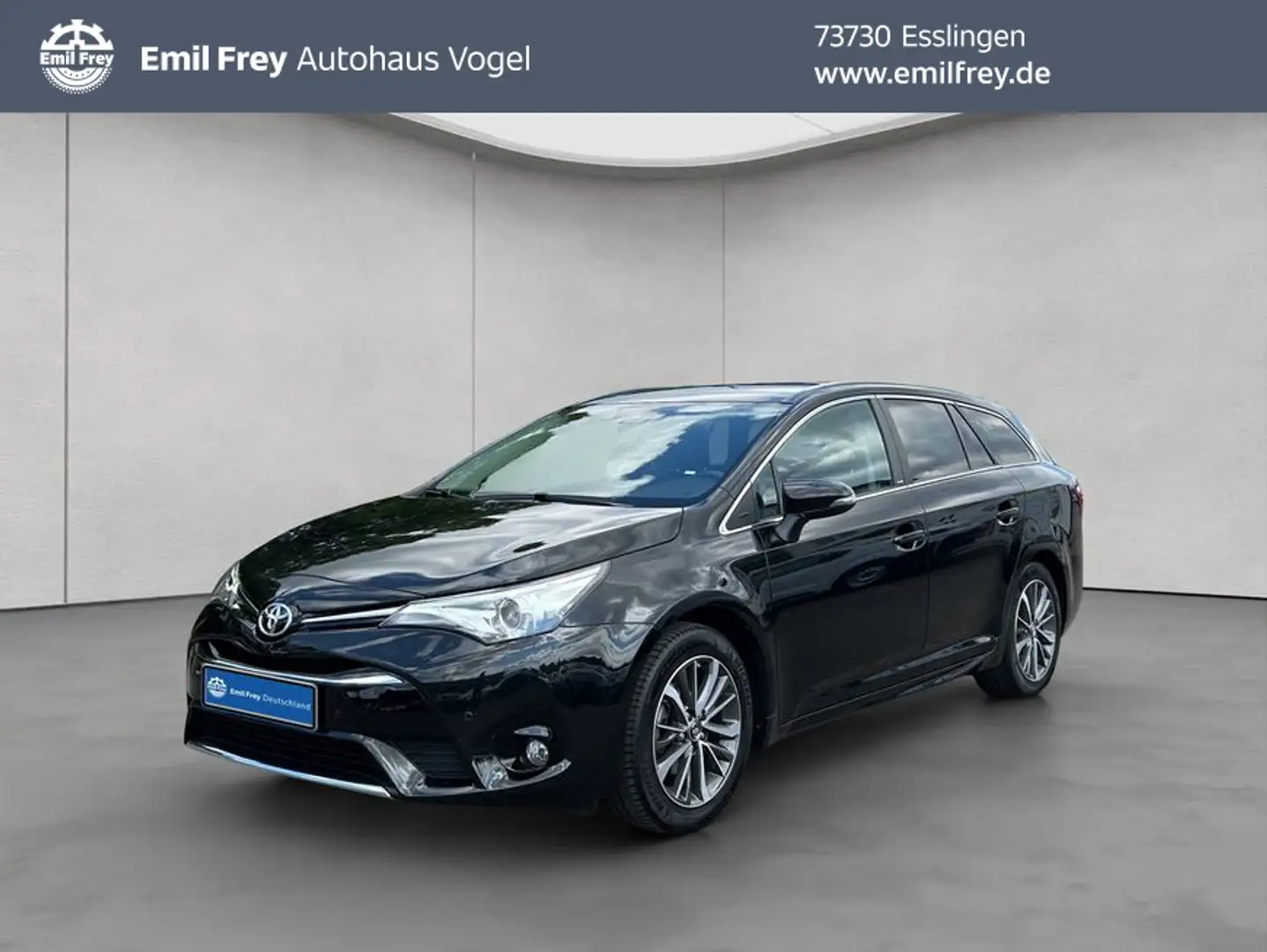 Toyota Avensis Touring Sports 1.8 Multidrive S Zwart - 1