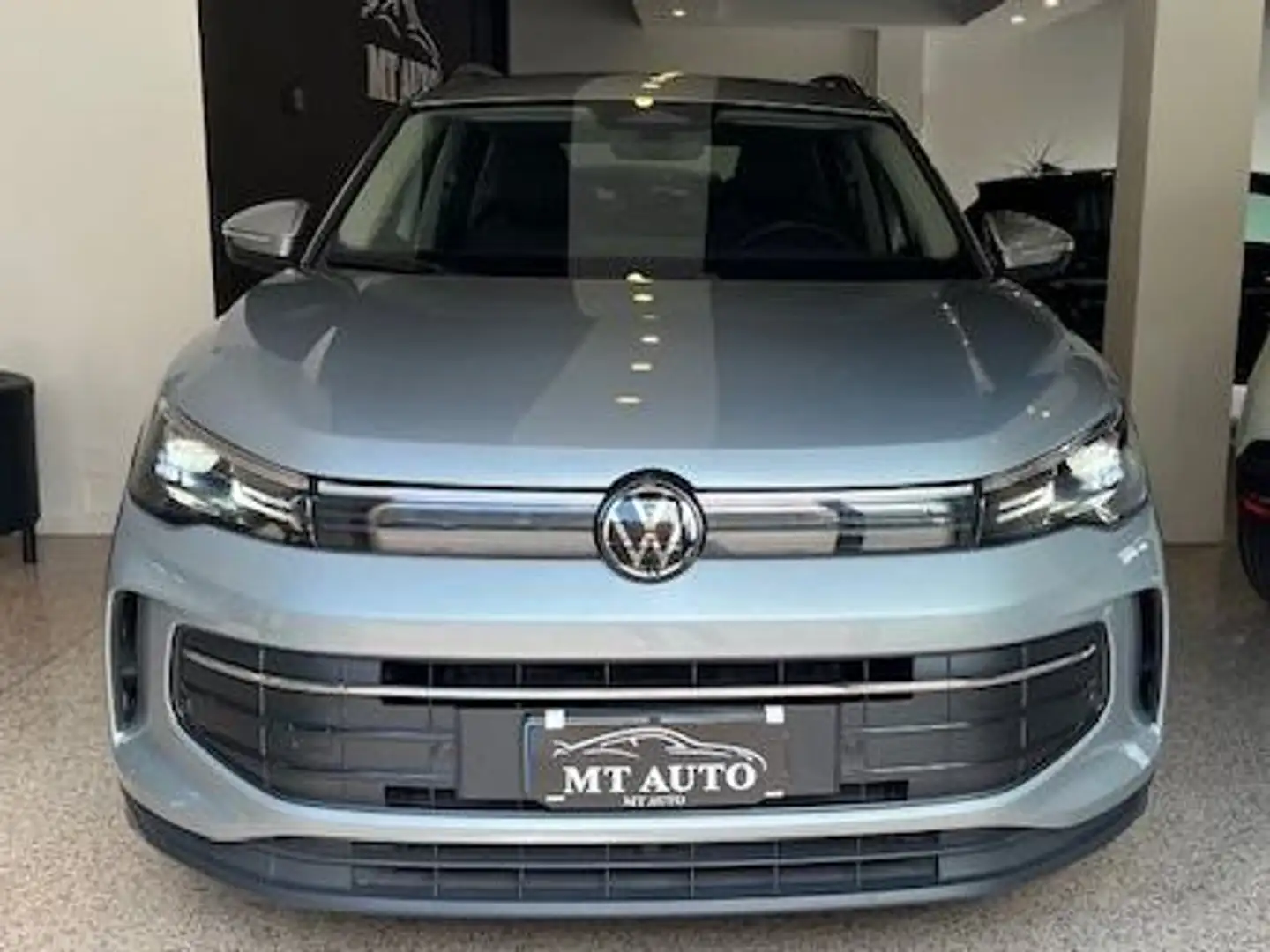 Volkswagen Tiguan Tiguan III 2024 2.0 tdi Life 150cv dsg Argento - 1
