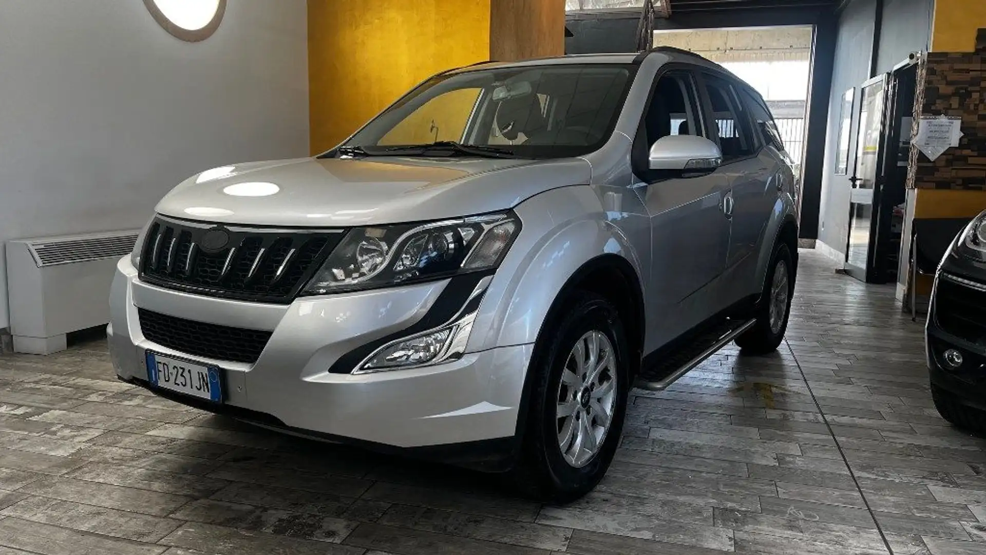 Mahindra XUV500 2.2 16V AWD W6- 7posti - Unicoprop. Argento - 1