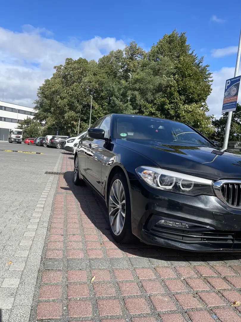 BMW 520 G30 Sport Line Model 2018 Schwarz - 2