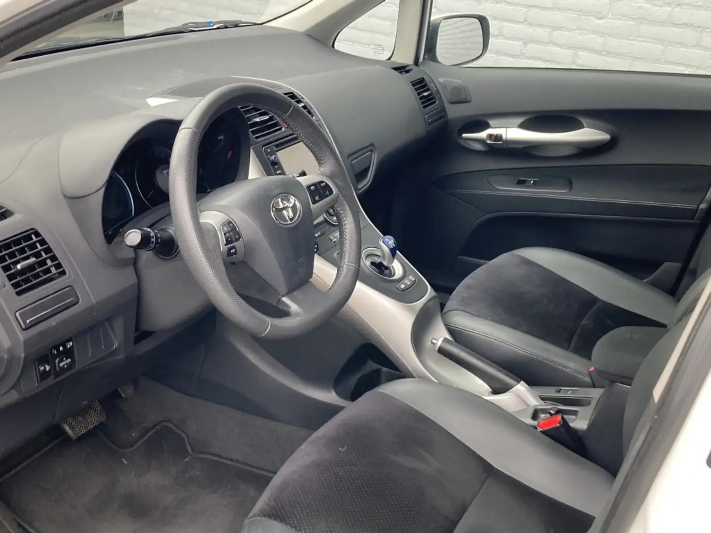 Toyota Auris 1.8 Hybrid Executive Business Automaat 5-deurs | N Blanc - 2