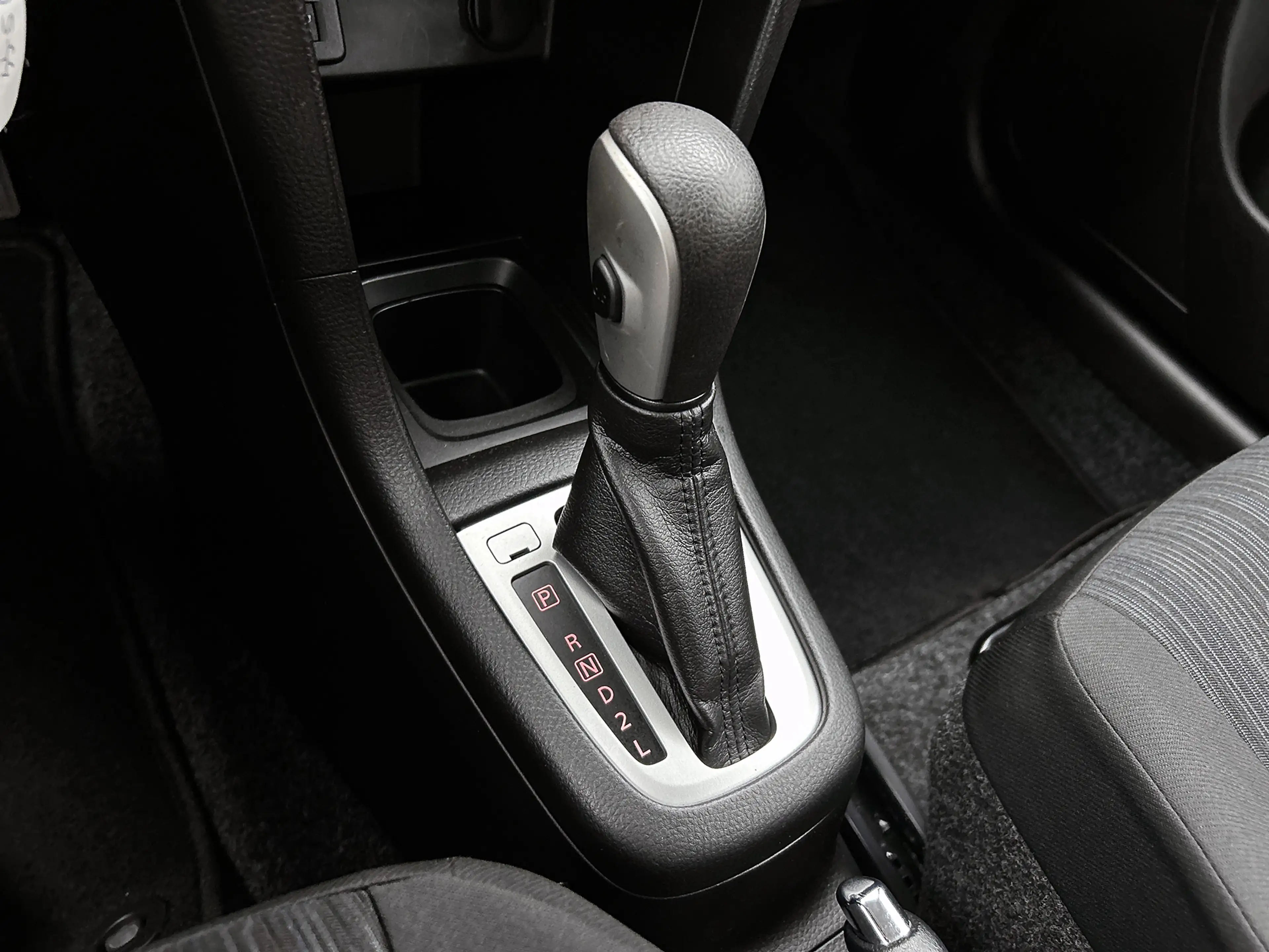 Suzuki Swift 1.2 Comfort — photo 9