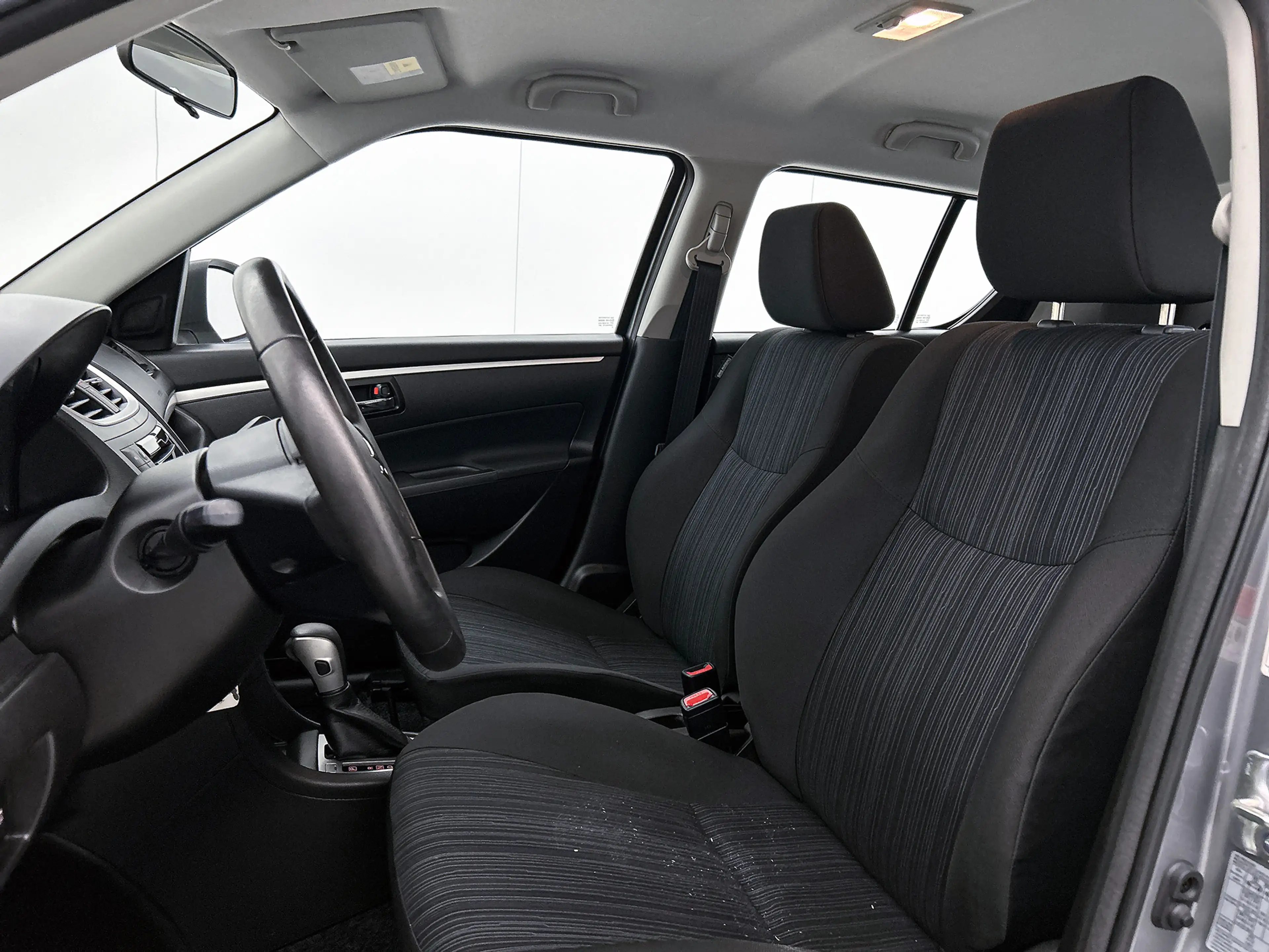 Suzuki Swift 1.2 Comfort — photo 14