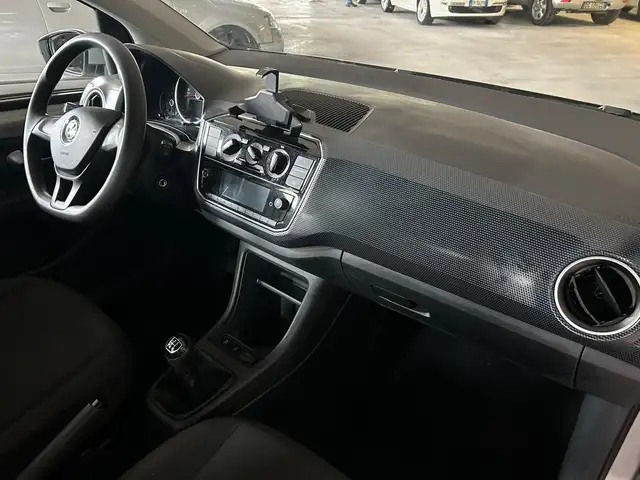 Volkswagen Up! view 8