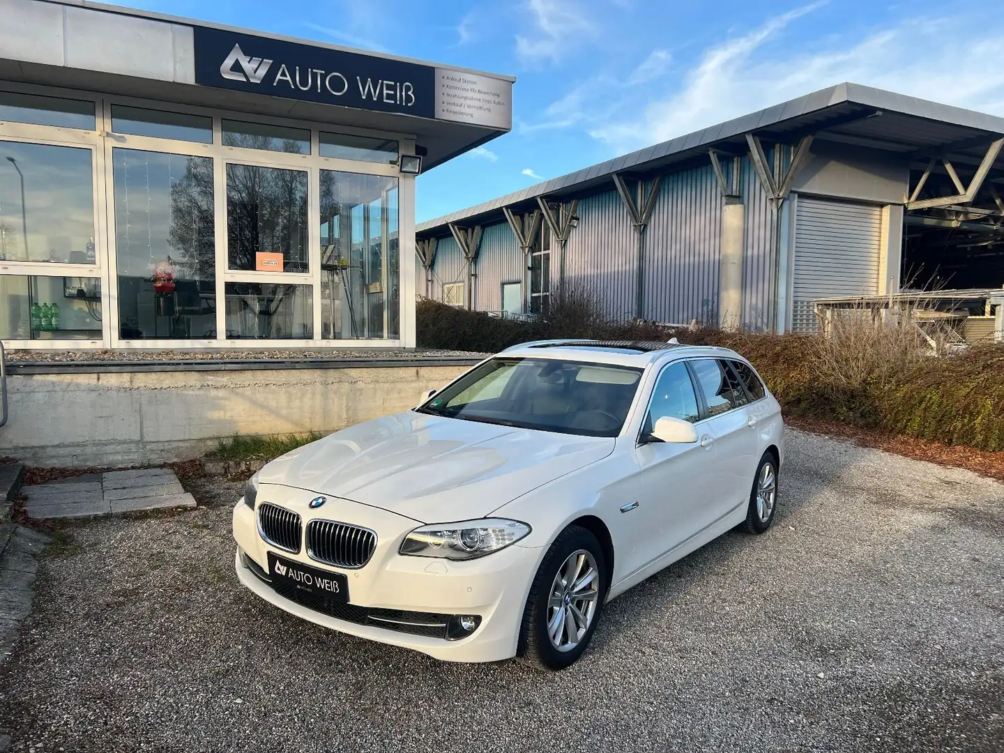 BMW 520 5 Touring 520 d/PANO/LEDER/LED/AHK/NAVI/SHZ Weiß - 1