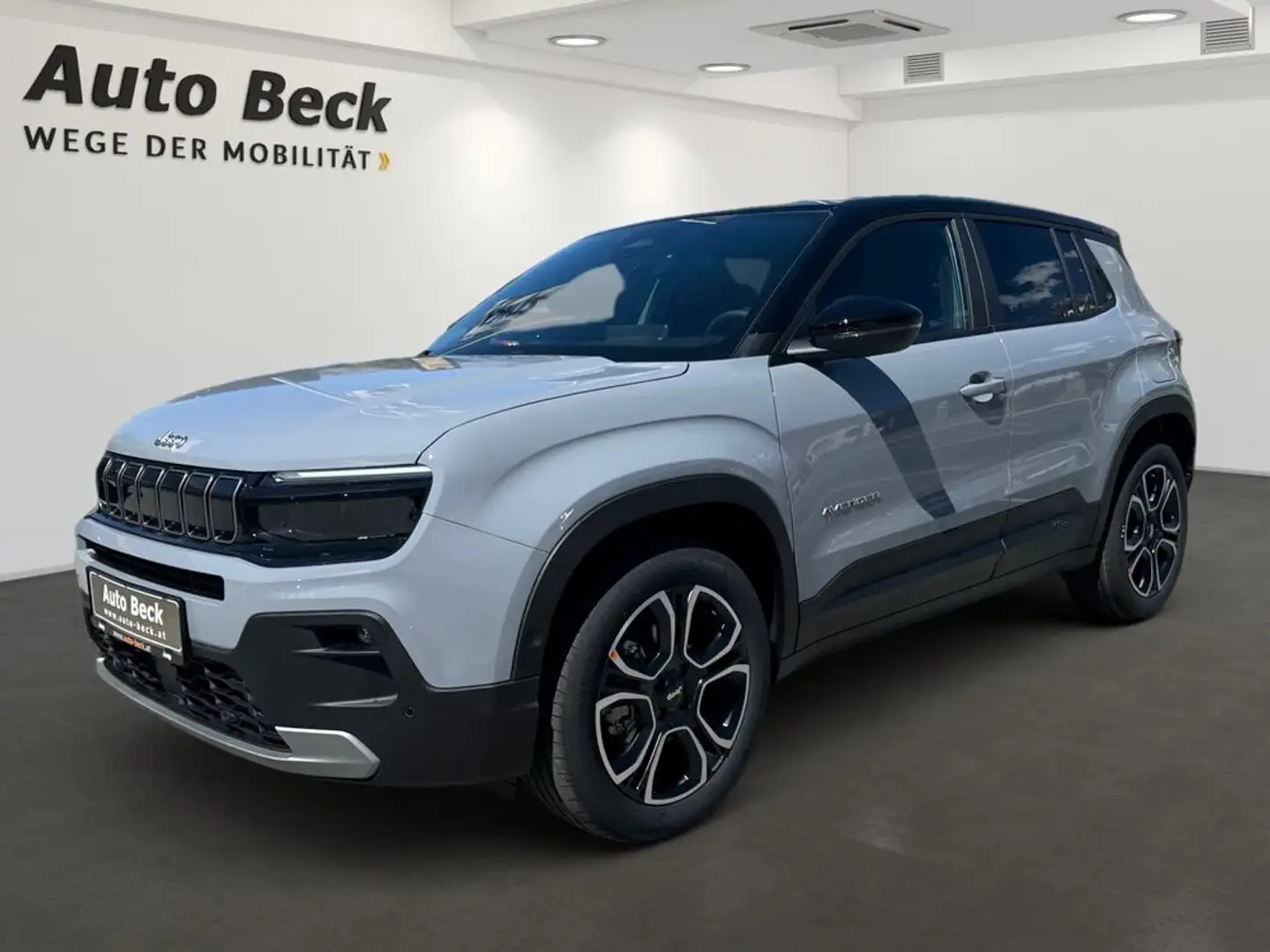 Jeep Avenger 1,2 e-Hybrid Summit Grau - 1