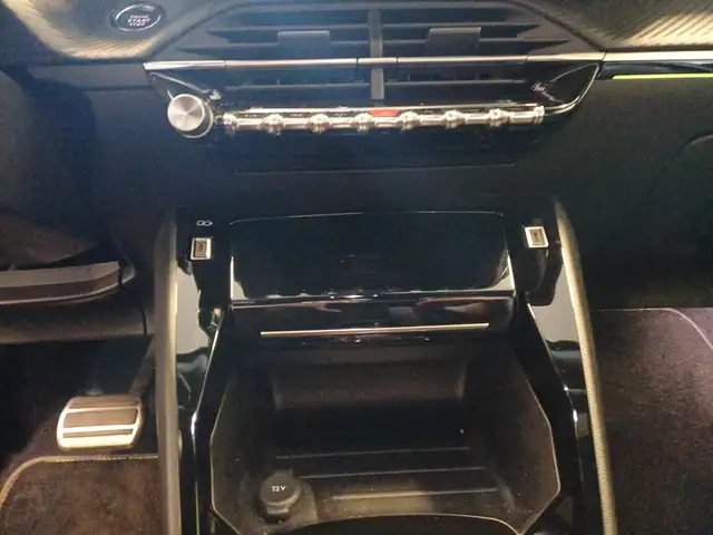 Peugeot 2008 view 12
