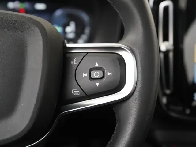 Volvo XC40 view 11