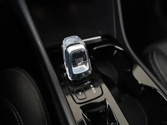 Volvo XC40 view 12