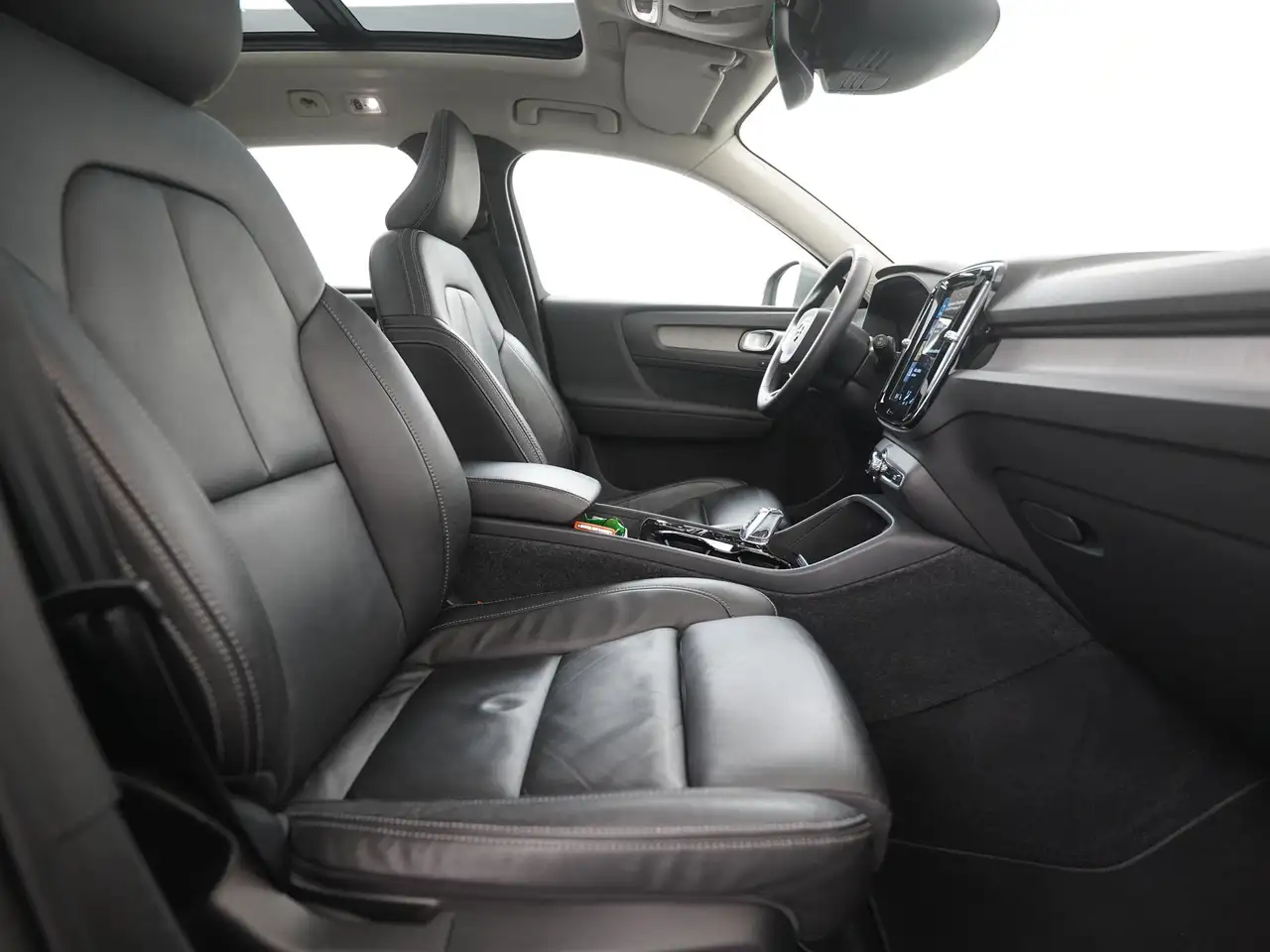 Volvo XC40 1.5 T4 Recharge Inscription Trekhaak Panoramad, миниатюра 3