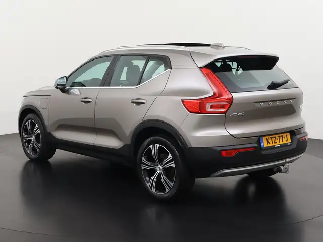 Volvo XC40 view 8