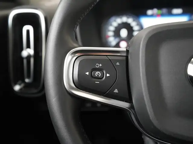 Volvo XC40 view 9