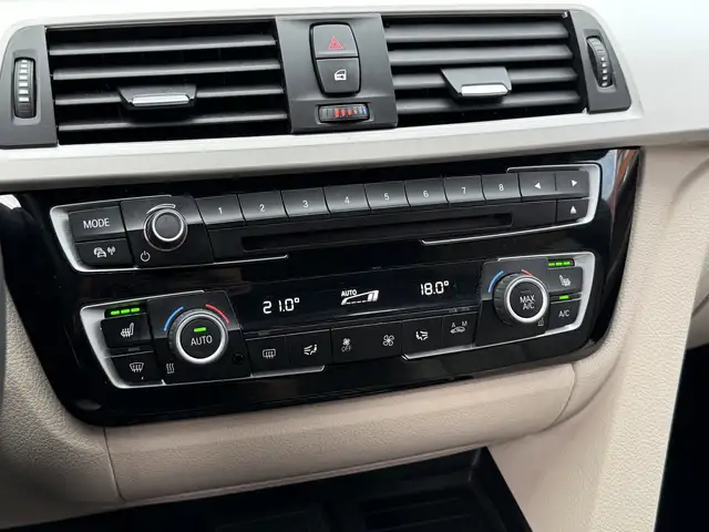 BMW 3 Series view 22