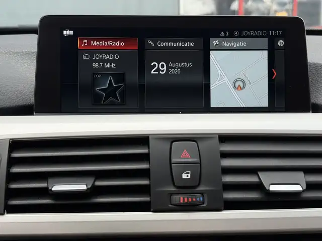 BMW 3 Series view 18