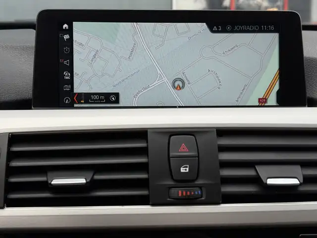 BMW 3 Series view 17