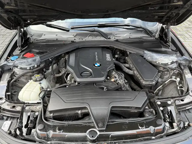 BMW 3 Series view 29