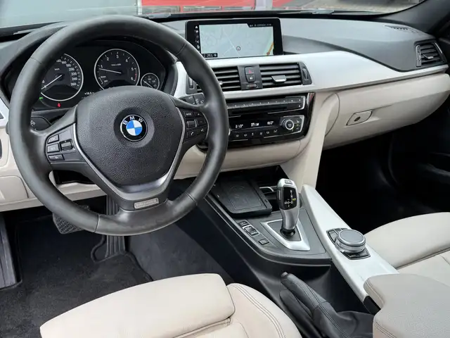 BMW 3 Series view 3