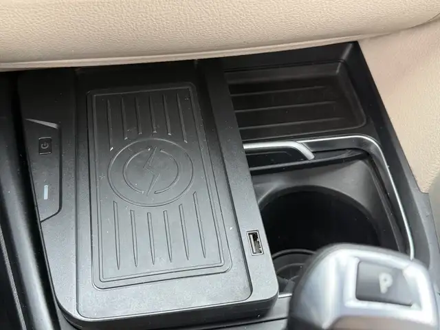 BMW 3 Series view 24