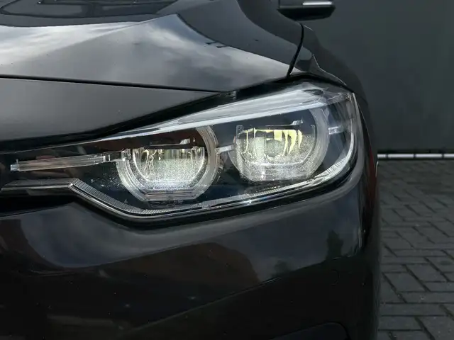 BMW 3 Series view 30